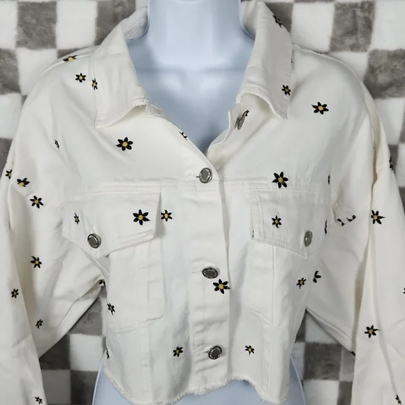 Angel Kiss daisy jean jacket crop denim L Large white daisy flower embroidered - Picture 2 of 7